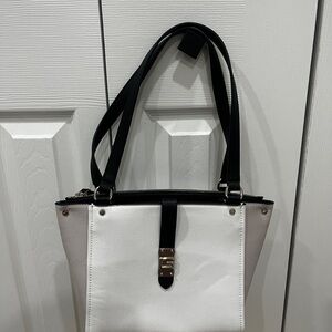 Guess White and Black Handbag